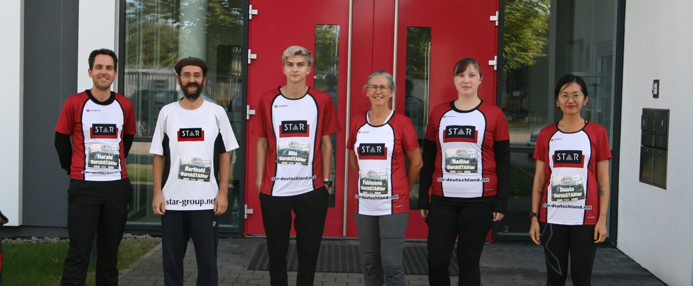 Gruppenbild vom STAR-Laufteam vor dem Start des Flugfeldlauf in Sindelfingen.