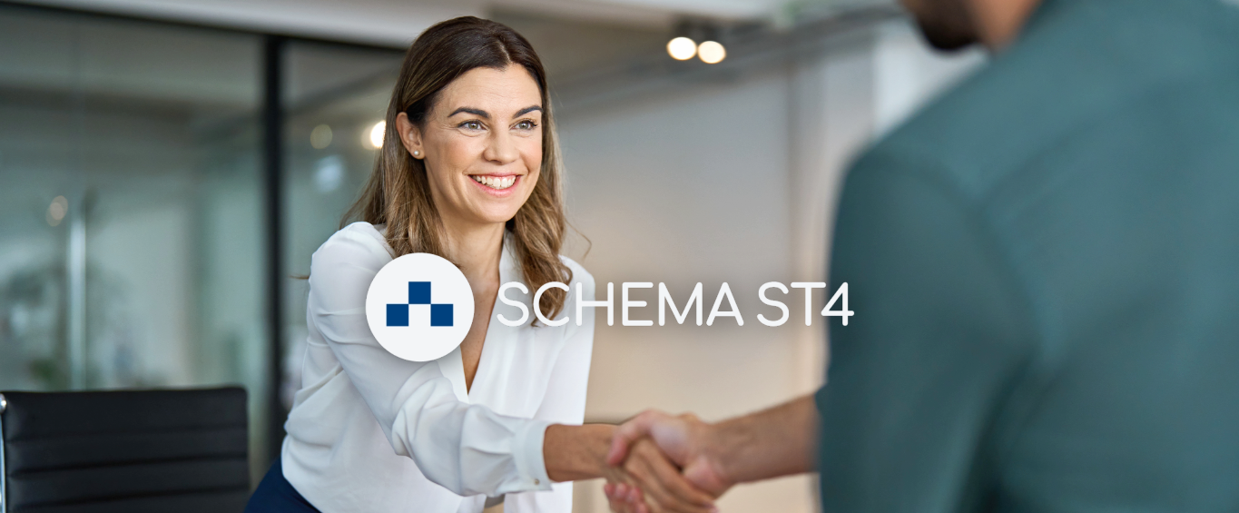 Freundlicher Handschlag zwischen einer lächelnden Geschäftsfrau und einem Kunden in einem modernen Büro. Im Vordergrund das Logo von SCHEMA ST4